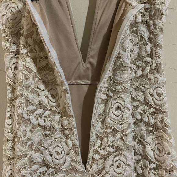 White Rose Lace deep v cut dress - Picture 4 of 6